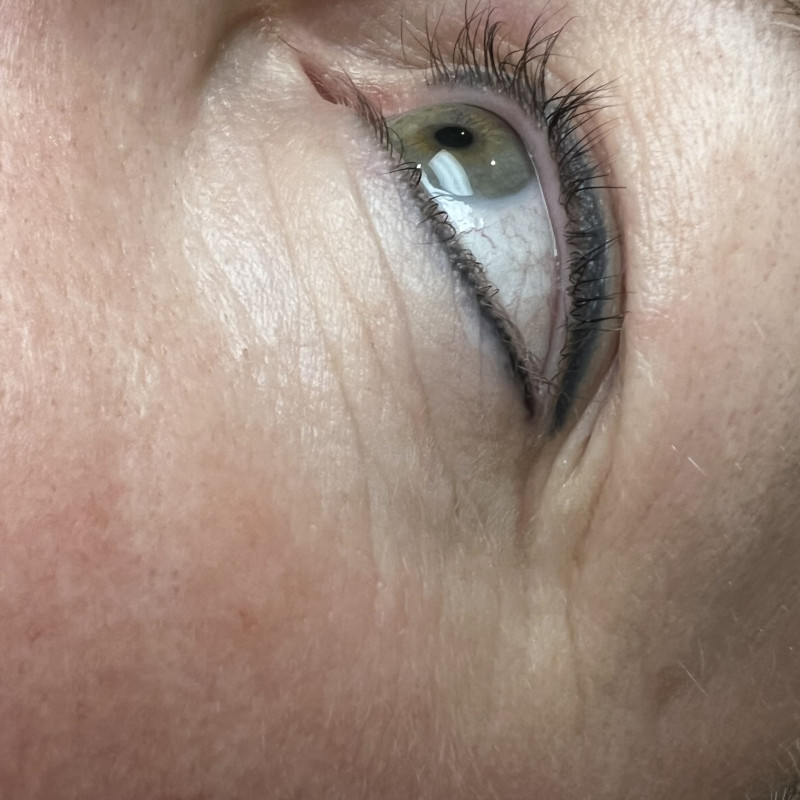 Soin de mise en beauté du regard